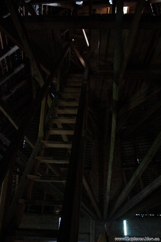 Лестница внутри башни