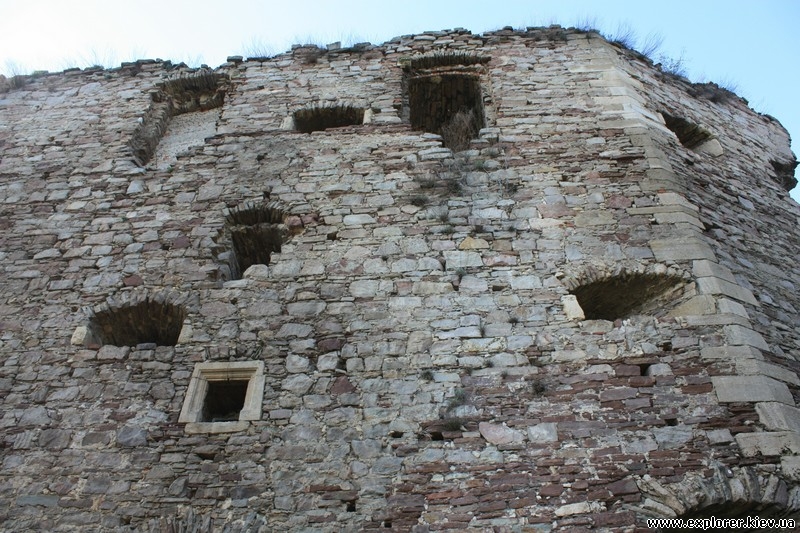 Каменная стена Язловецкого замка