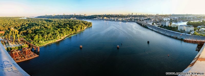 Панорама центра Киева с вершины моста