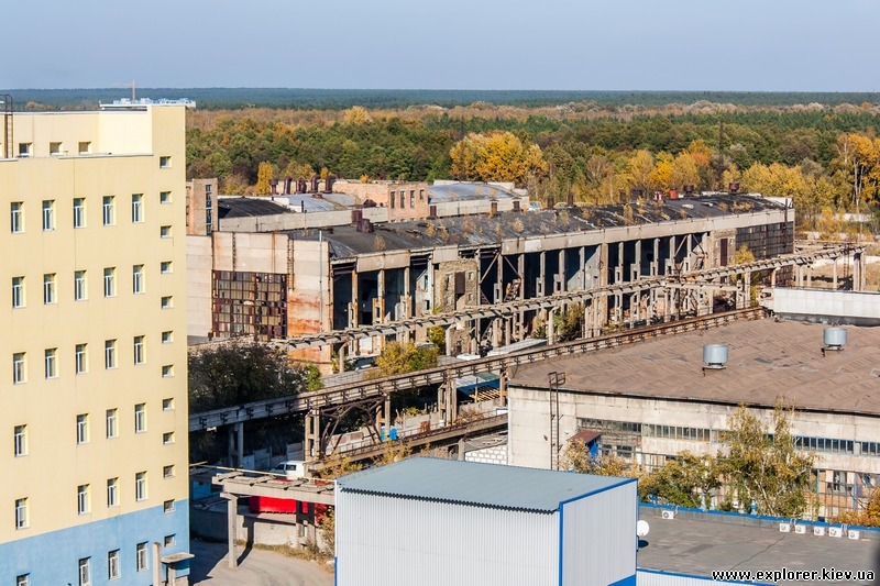 Вид с крыши на цех завода Радикал