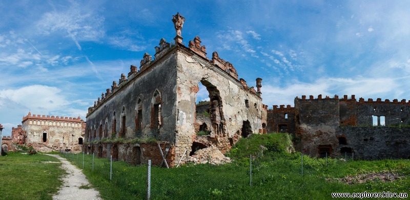 Панорама руин замка