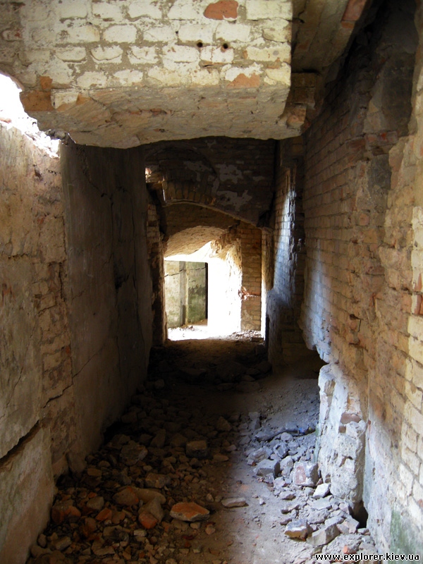 Внутри форта